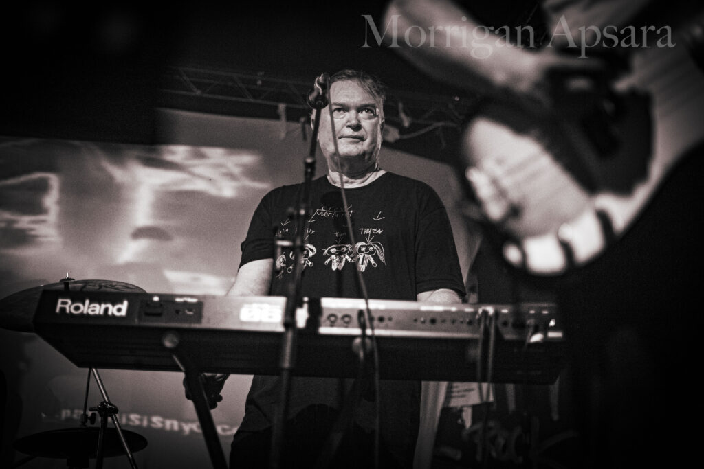 Little Nemo Touching pop Paris gig 